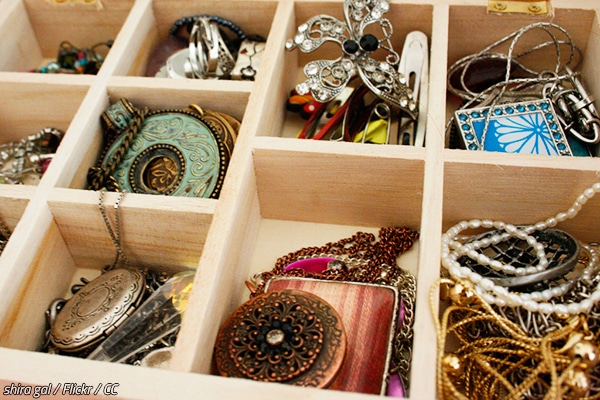 How to pack jewelry for moving