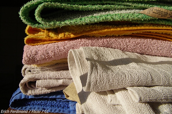 How to pack towels for moving